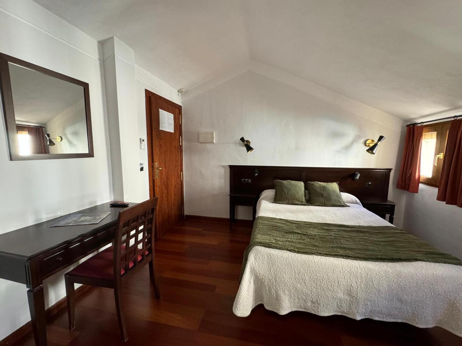 Hospedium Hotel La Fuente กันเดลาริโอ ภายนอก รูปภาพ
