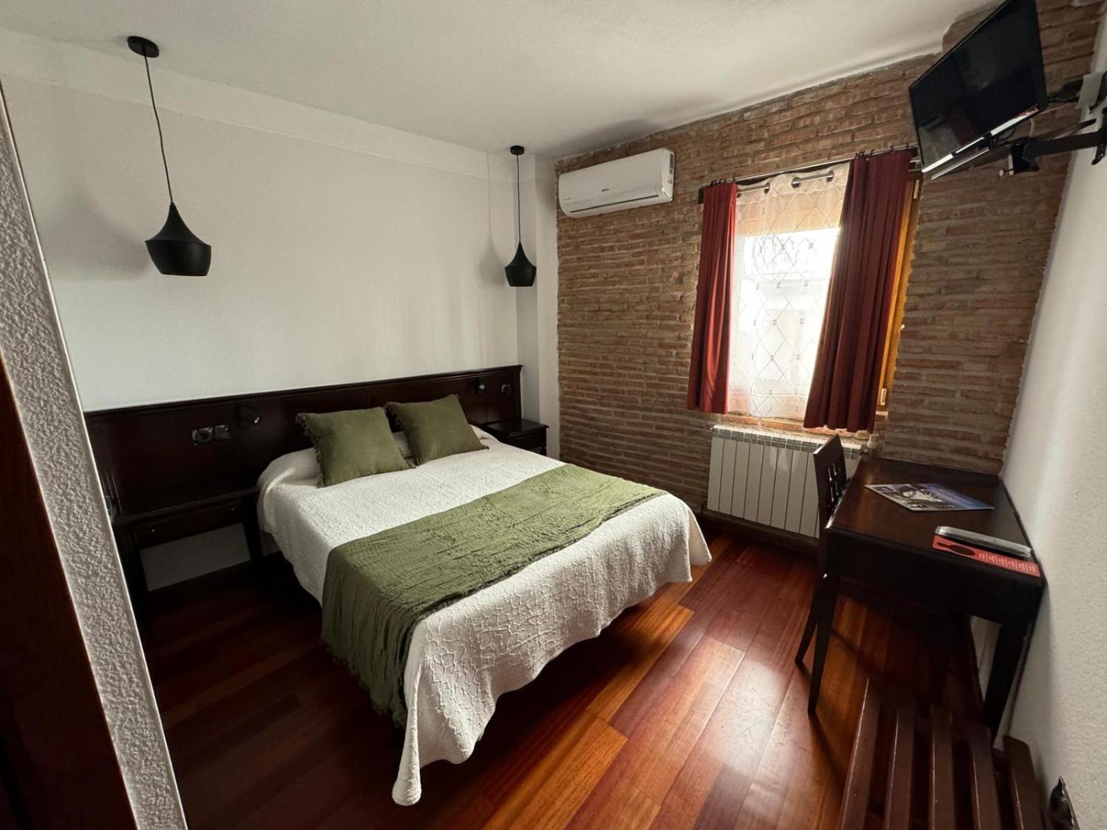 Hospedium Hotel La Fuente กันเดลาริโอ ภายนอก รูปภาพ