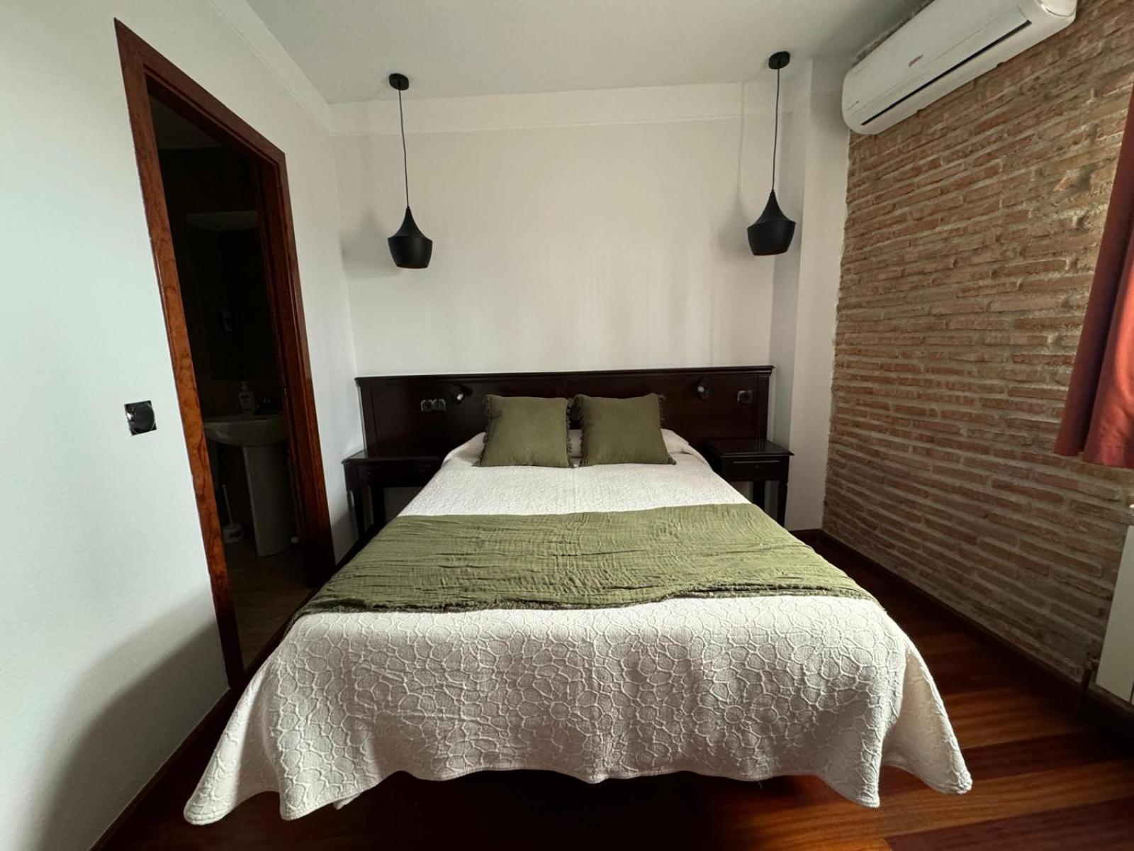 Hospedium Hotel La Fuente กันเดลาริโอ ภายนอก รูปภาพ