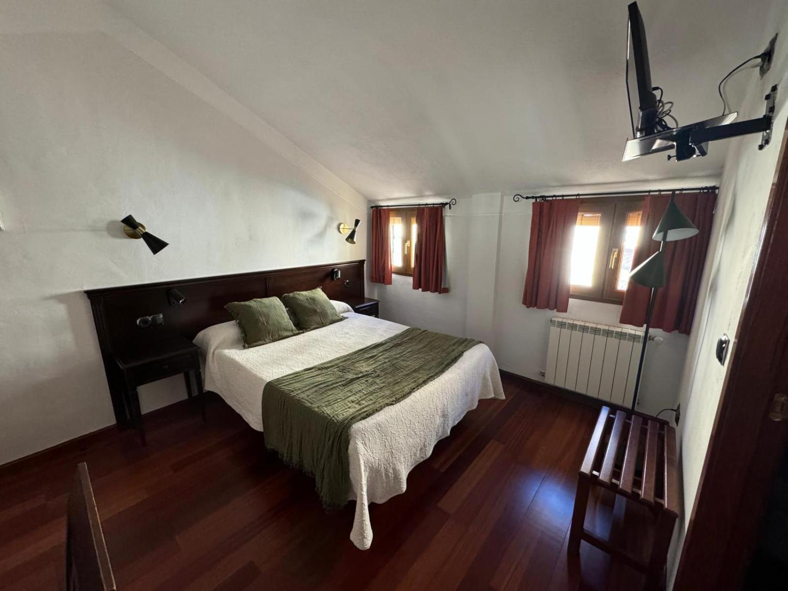 Hospedium Hotel La Fuente กันเดลาริโอ ภายนอก รูปภาพ