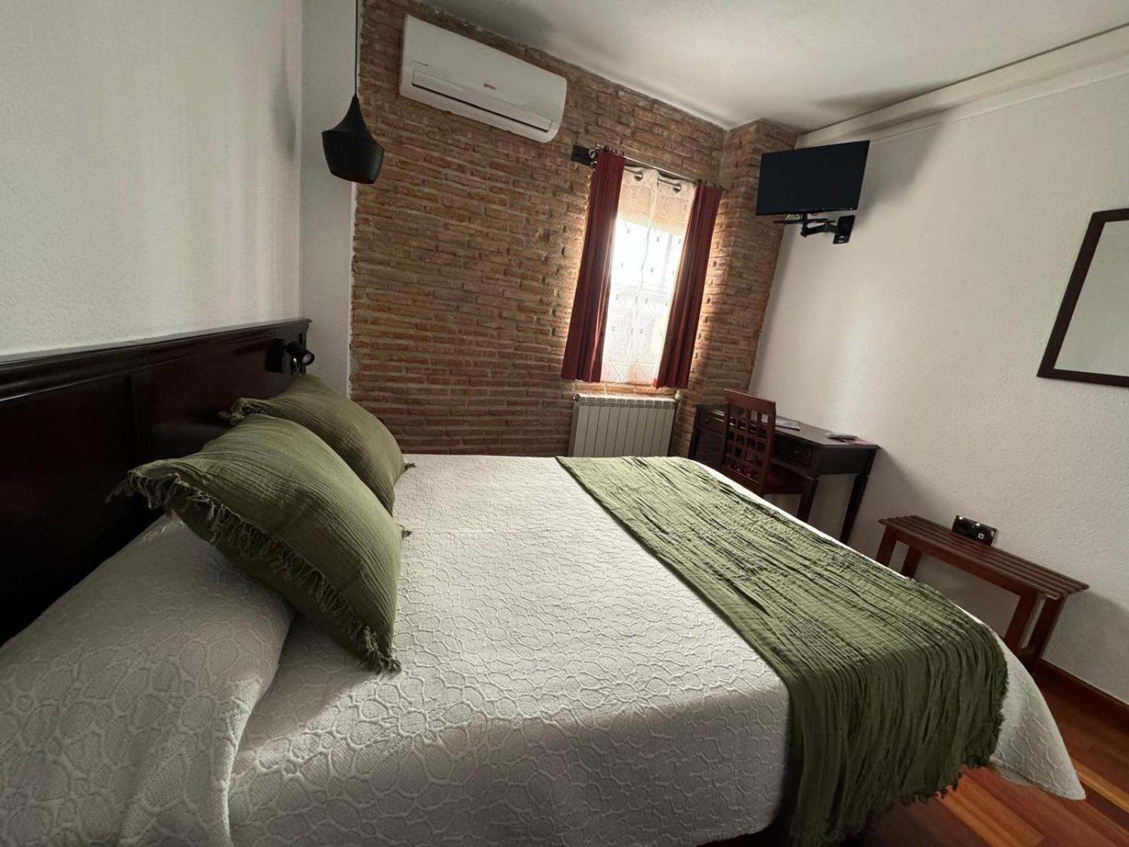 Hospedium Hotel La Fuente กันเดลาริโอ ภายนอก รูปภาพ
