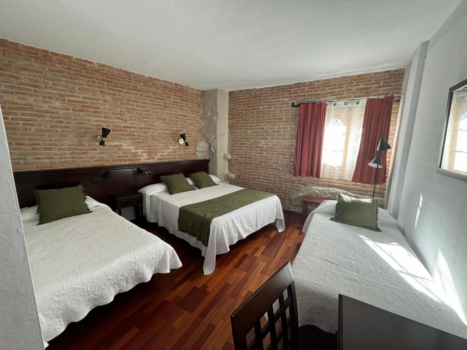 Hospedium Hotel La Fuente กันเดลาริโอ ภายนอก รูปภาพ