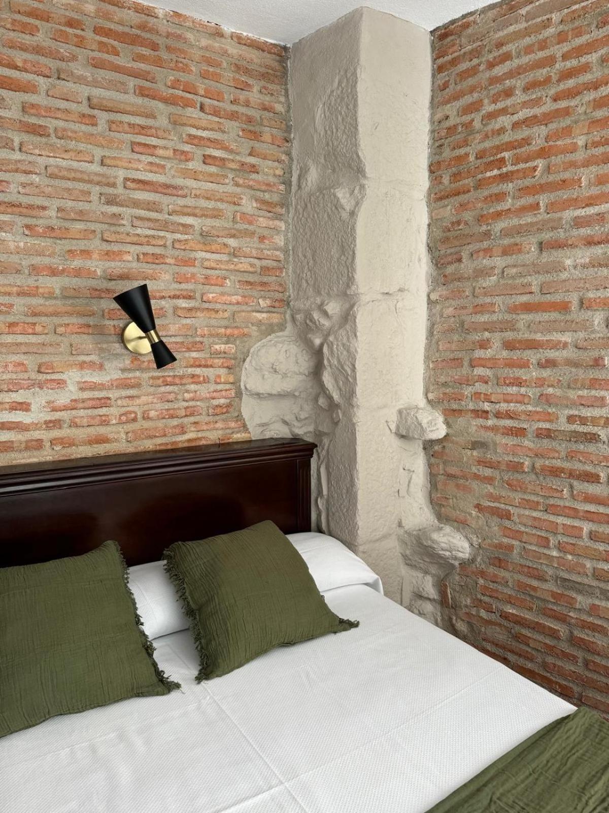 Hospedium Hotel La Fuente กันเดลาริโอ ภายนอก รูปภาพ