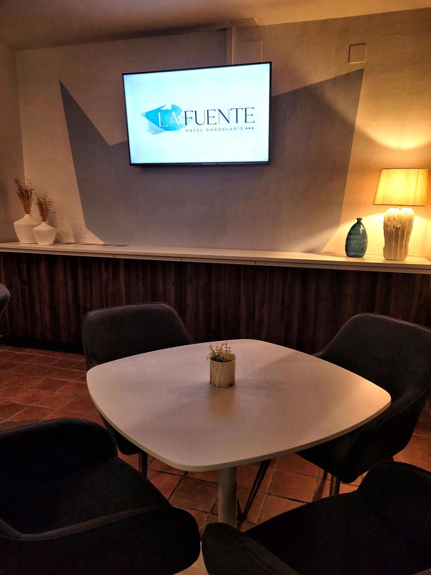 Hospedium Hotel La Fuente กันเดลาริโอ ภายนอก รูปภาพ