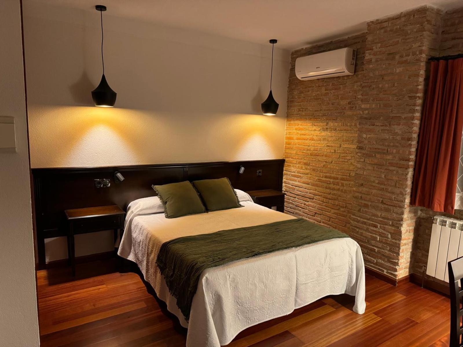 Hospedium Hotel La Fuente กันเดลาริโอ ภายนอก รูปภาพ