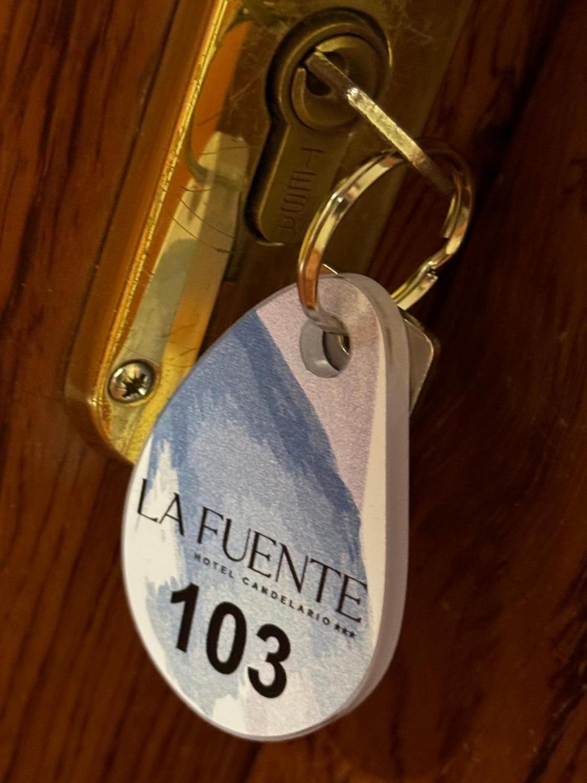 Hospedium Hotel La Fuente กันเดลาริโอ ภายนอก รูปภาพ