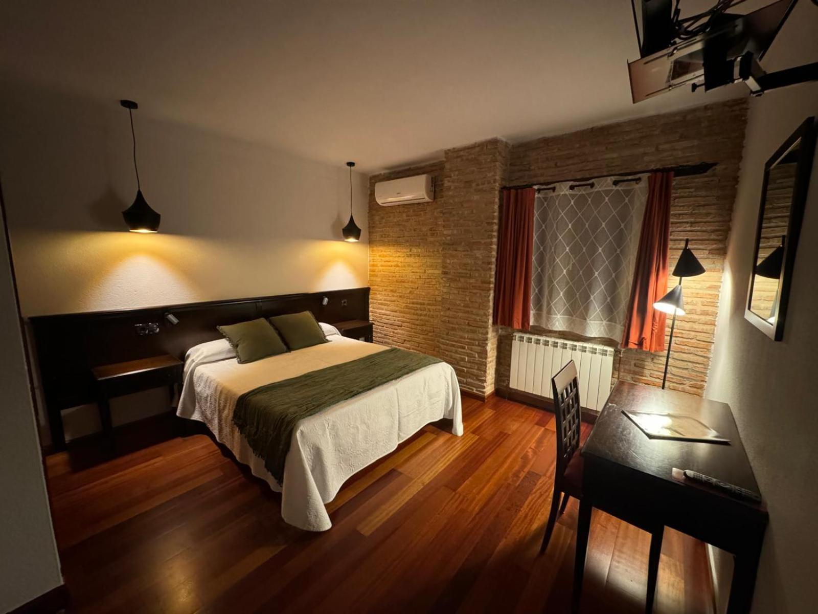 Hospedium Hotel La Fuente กันเดลาริโอ ภายนอก รูปภาพ