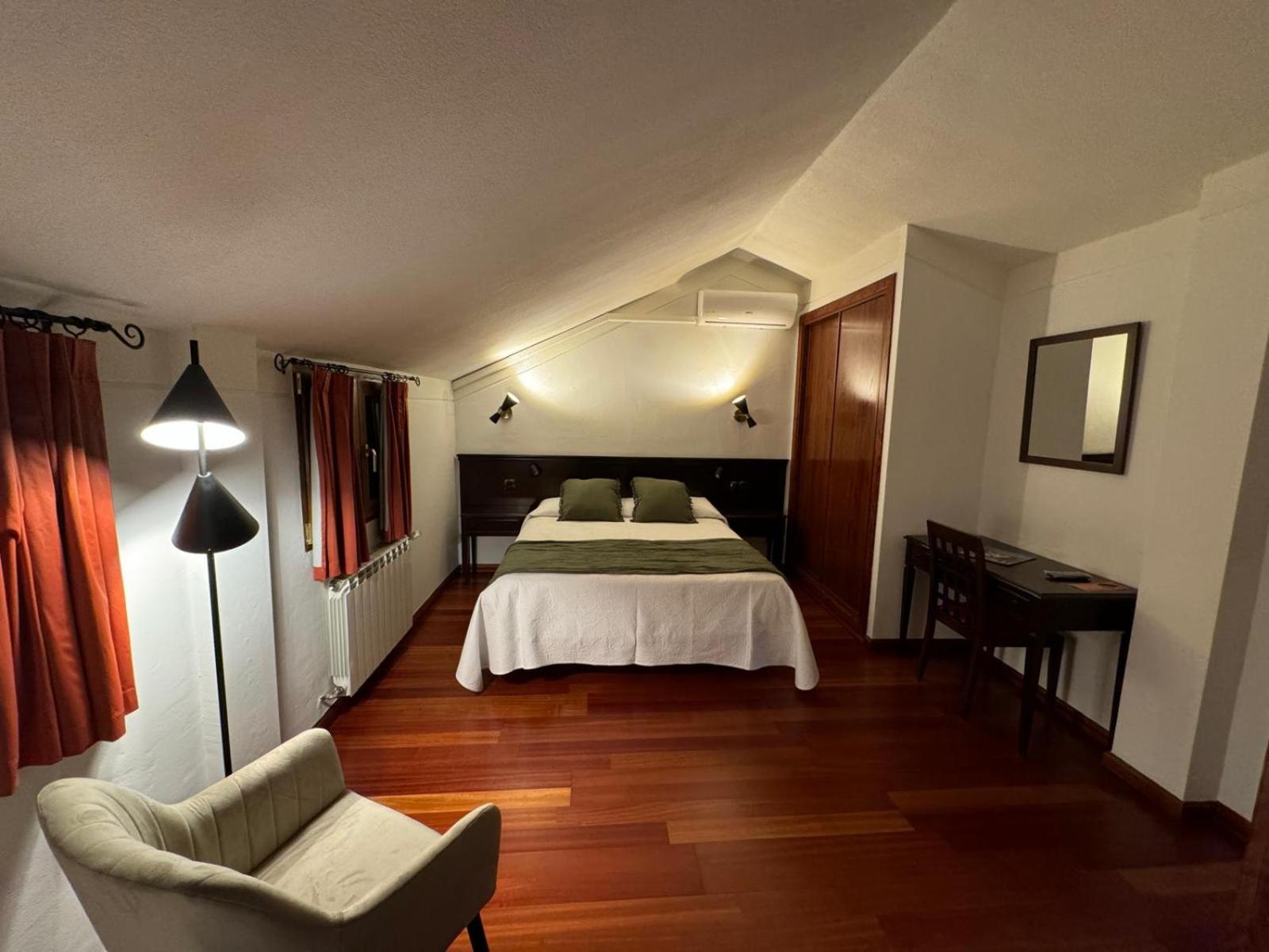 Hospedium Hotel La Fuente กันเดลาริโอ ภายนอก รูปภาพ